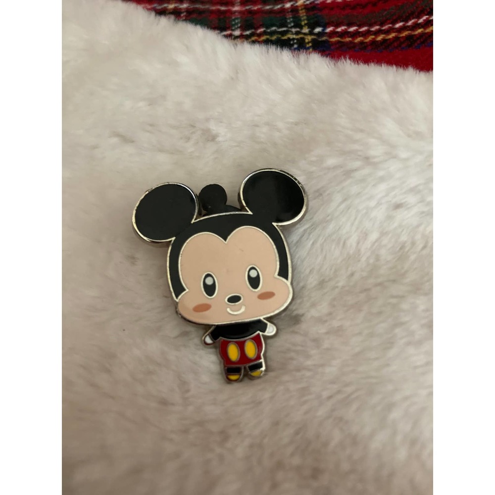Disney 2015 Mickey Mouse Big Head Treading Pin
